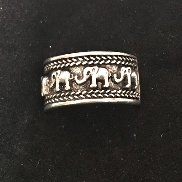 925 Sterling Silver Elephant Ring
Size 6 - Picture 7 of 8